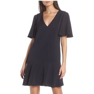 Charles HENRY FLUTTER SLEEVE VNECK DRESS 👗